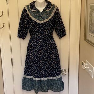 Vintage early 1970s floral cotton prairie hippie dress size 13 junior